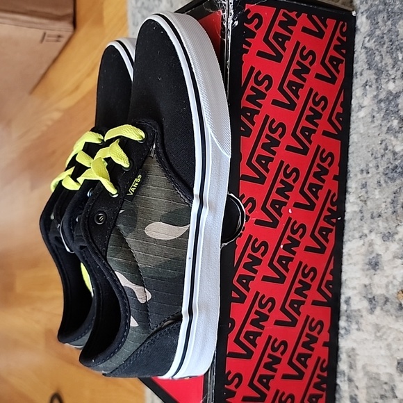 Vans - Picture 3 of 3